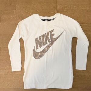 Nike Women’s Cream Long Sleeve Shirt xs